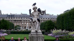 雕像与鸟