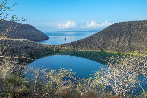 Caleta Tagus, Isabela, Darwin lake